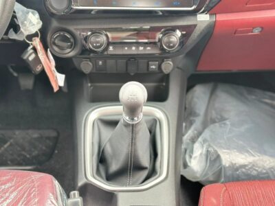 2025 Toyota Hilux SR 2.7L Petrol White Red GCC Specs