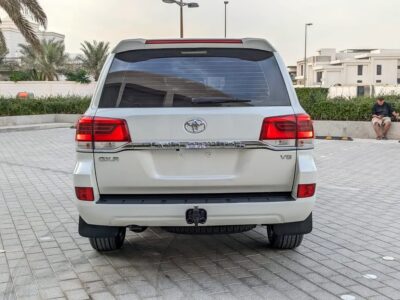 2019 Toyota Land Cruiser GXR 4.5L V8 Turbo Diesel White Beige GCC Specs