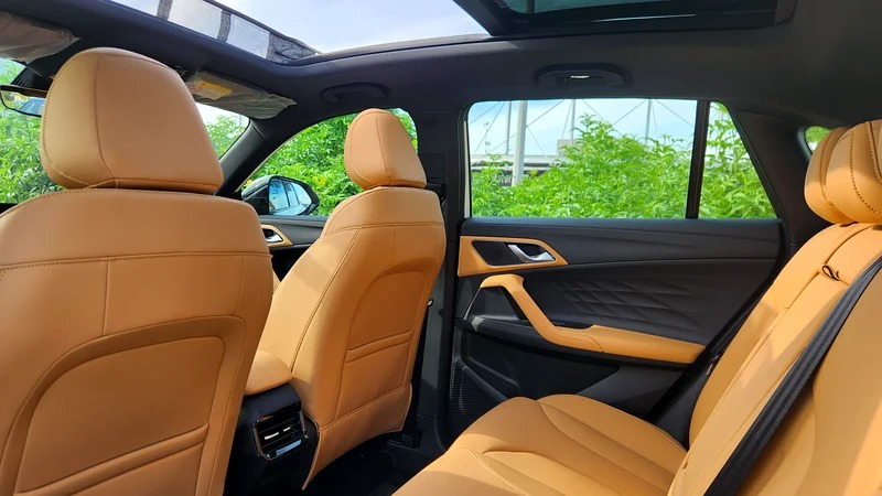 2025 MG HS New shape Full option White Tan GCC Specs