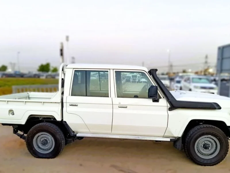 2025 Toyota Land Cruiser Pick Up Double Cabin Diesel 4.2L 6V MT White Grey