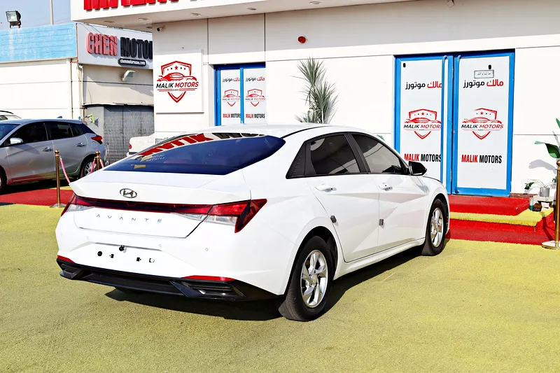 2021 Hyundai Avante Smart 4 Cylinder Engine White Black Sedan