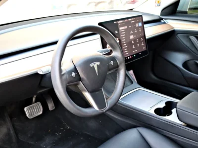 2022 Tesla Model 3 Other 70 - 80 kWh 350 - 450 KM White Black GCC