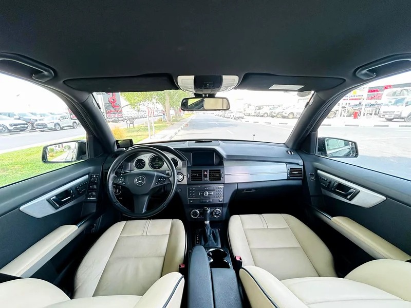 2010 Mercedes-Benz GLK-Class GLK 300 4matic Neat & Clean Car Black Beige
