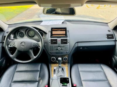 2010 Mercedes-Benz C-Class C300 6 Cylinder Engine White Black Clean Car