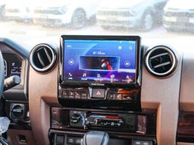 2025 Toyota Land Cruiser 70 DLX 4.0L -Door Hardtop Full Option Silver Tan