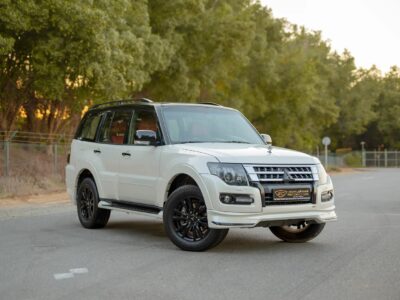 2020 Mitsubishi Pajero Signature Edition 6 Cylinder Engine GCC White Red