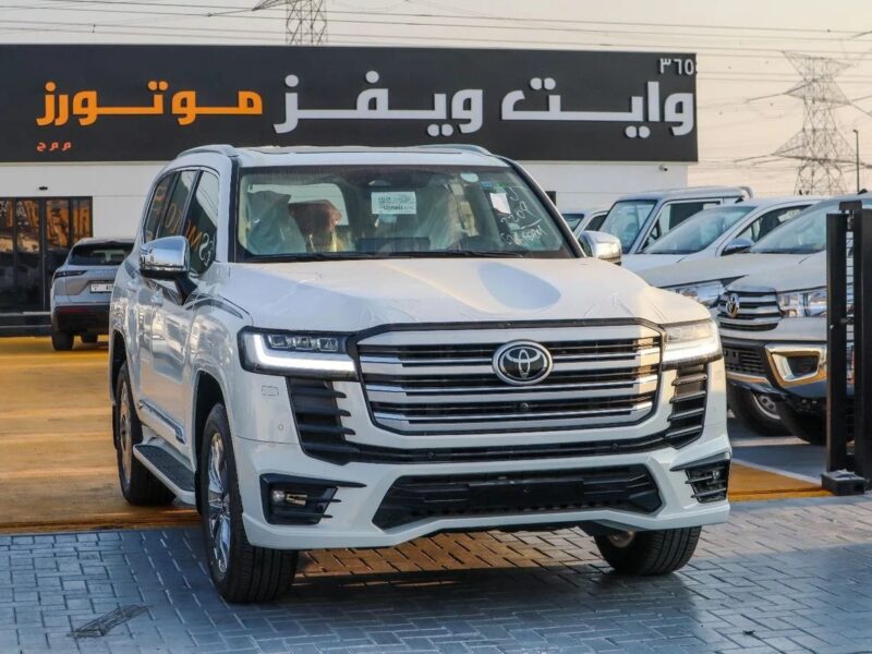 2025 Toyota Land Cruiser VXR 3.5L Twin-Turbo V6 GCC Specs White Beige