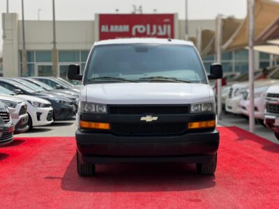 2019 Chevrolet Express Van Automatic V8 White Beige
