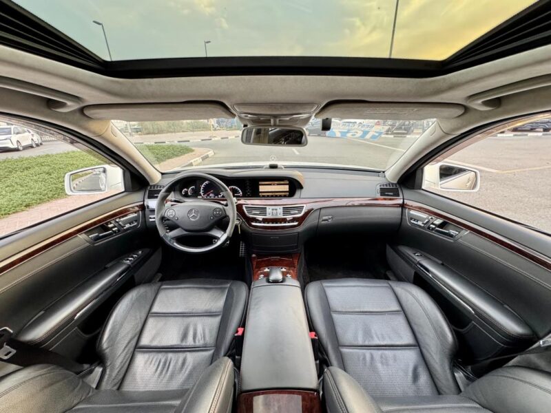 2012 Mercedes Benz S 63 AMG 5.5-liter twin-turbo V8 Engine White Black