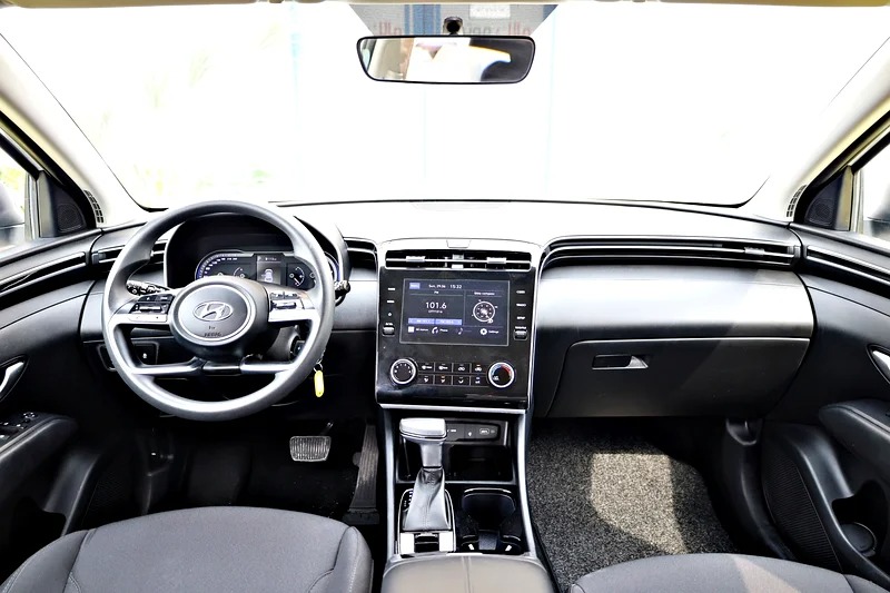 2022 Hyundai Tucson T-GDI Smart 4 Cylinder Engine GCC Specs White Black