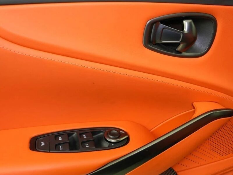 Aston Martin DBX 707 4.0L Twin-Turbo V8 2023 Ultra-High-Performance