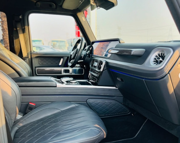 2020 MERCEDES BENZ G 63 AMG 4.0-liter V8 biturbo Engine Black White