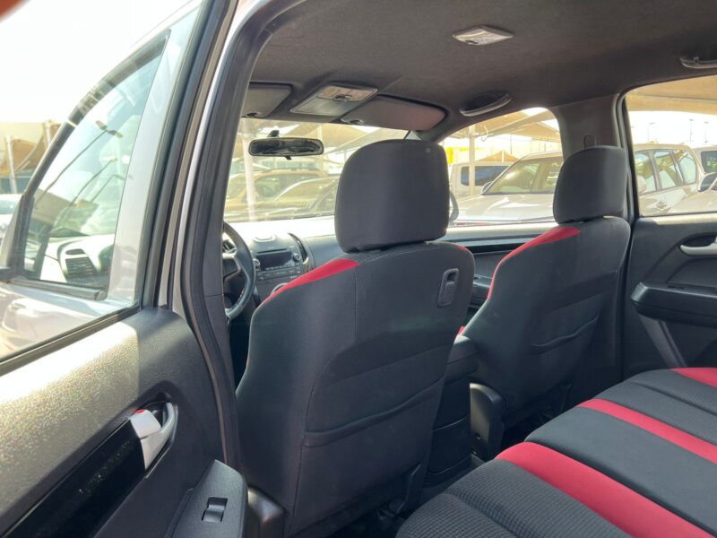 2016 Isuzu D Max 4X4 GT Manual Diesel 2.5 Turbo Manual White Black