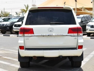 2018 Toyota Land Cruiser 4.5 litre 8 Cylinder Engine RHD White Black