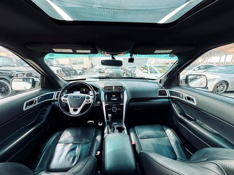 2015 Ford Explorer EcoBoost 4 Cylinder Engine Neat & Clean Car White Black