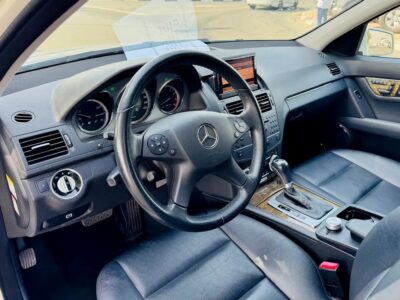 2010 Mercedes-Benz C-Class C300 6 Cylinder Engine White Black Clean Car