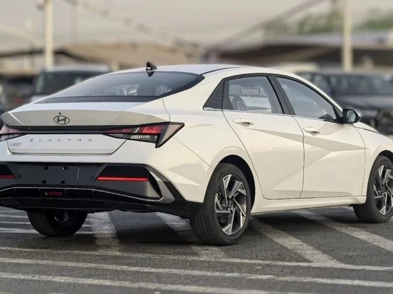 Hyundai Elantra 2025 Hyundai Elentra 1.5L CVT GLX Elite White Black