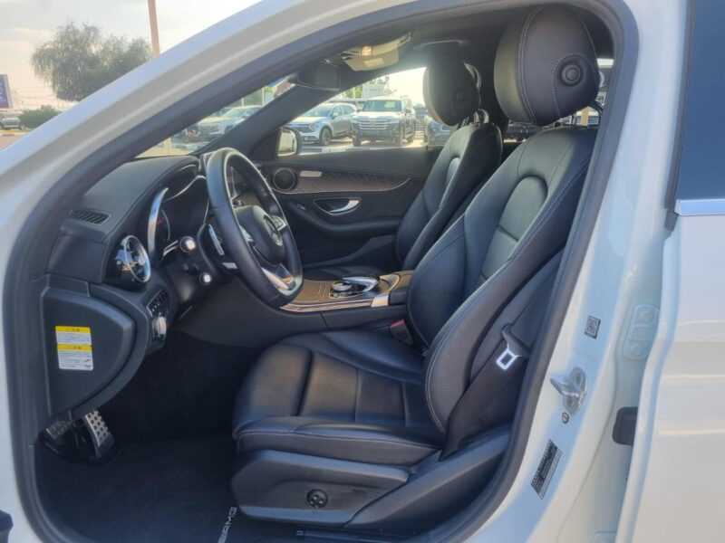 MERCEDES-BENZ C200 2.0-Liter Engine WHITE BLACK 2016