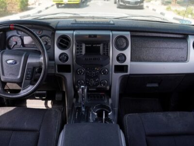 Ford Raptor SVT F-150 6.2L V8 2013 Perfect Condition White Black