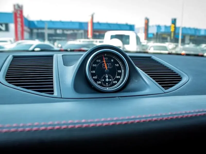 2020 Porsche Macan Standard 4 Cylinders Engine GCC Specs White Red