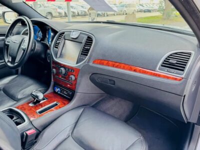 2012 Chrysler 300C Limited 6 Cylinder Engine CLEAN CAR White Black