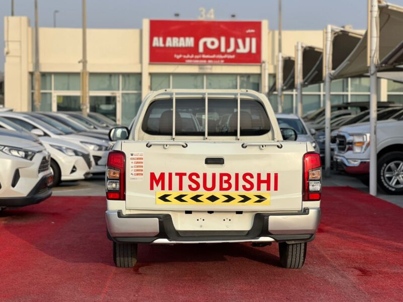 2022 Mitsubishi L200 S/C Manual GCC White-Grey