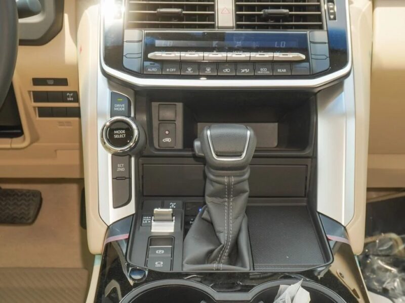 2025 Toyota Land Cruiser GXR 3.5L 6 Cylinder TWIN TURBO White Beige