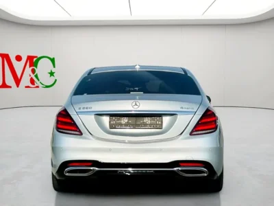 2018 Mercedes-Benz S-Class S 560 4MATIC 8 Cylinder Engine Silver Black