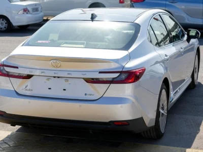 2025 Toyota Camry Hybrid 2.5 L 4 Cylinder Engine Sedan Silver Tan GCC