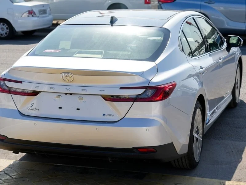 2025 Toyota Camry Hybrid 2.5 L 4 Cylinder Engine Sedan Silver Tan GCC