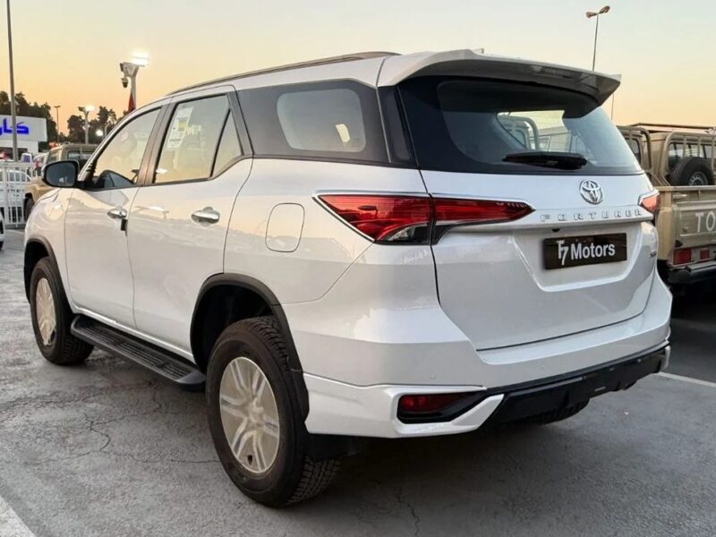 Toyota Fortuner Toyota Fortuner SR5 2.7L 4WD Full Option 2025
