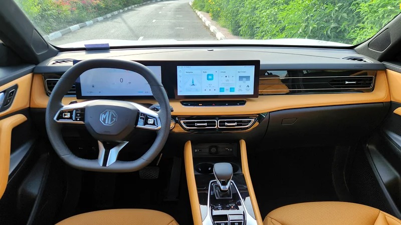 2025 MG HS New shape Full option White Tan GCC Specs