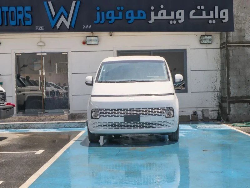 Hyundai Staria Hyundai Staria 3.5L 2025 AT White Black