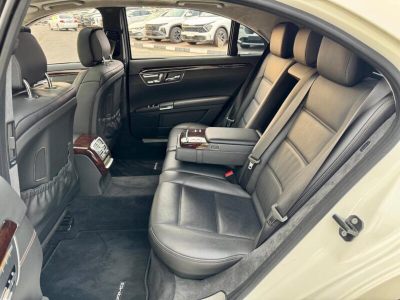 2012 Mercedes Benz S 63 AMG 5.5-liter twin-turbo V8 Engine White Black