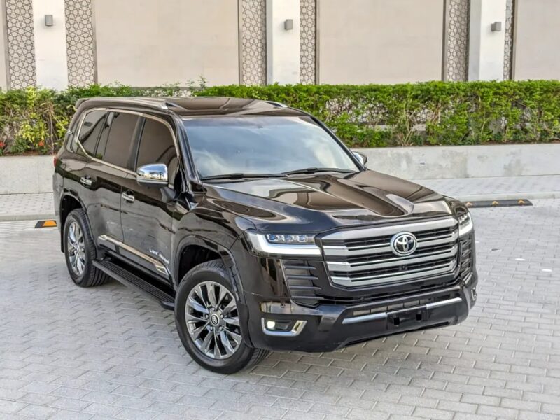 2015 Toyota Land Cruiser GXR TOP Full Option GCC Specs Black Beige