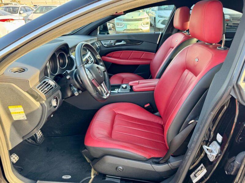 2012 Mercedes-Benz CLS 350 3.5 Liters V6 Sedan Black Red