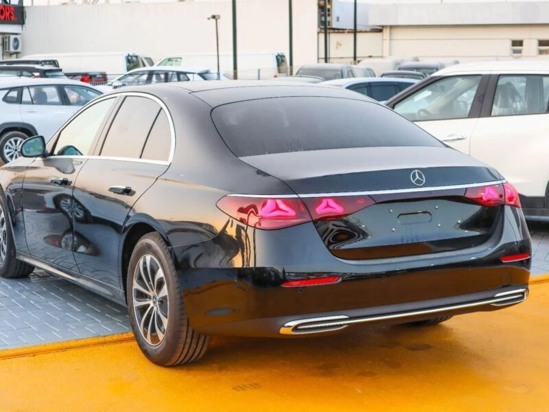 2025 Mercedes-Benz E200 2.0L Inline-4 Turbocharged Gasoline Black Beige