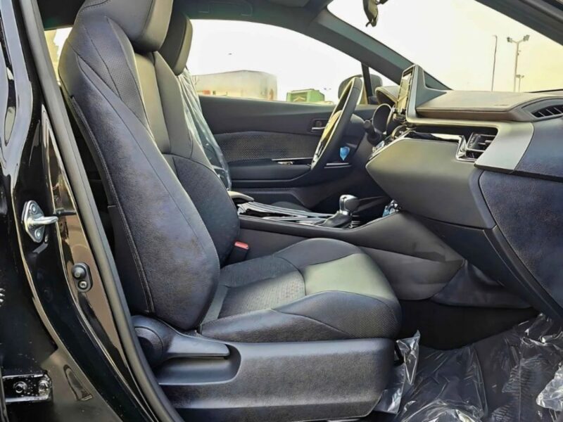 2023 Toyota C-HR LUXURY DUAL TONE 1.8L HYBRID FULL OPTION