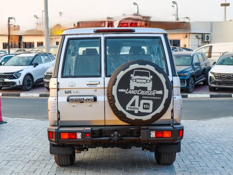 2025 Toyota Land Cruiser 70 DLX 4.0L -Door Hardtop Full Option Silver Tan