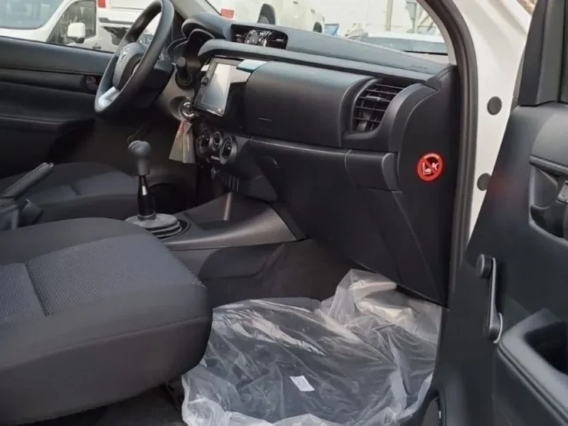 2025 Toyota Hilux Double Cabin 2.4L 4 Cylinder Diesel 4x4 White Black
