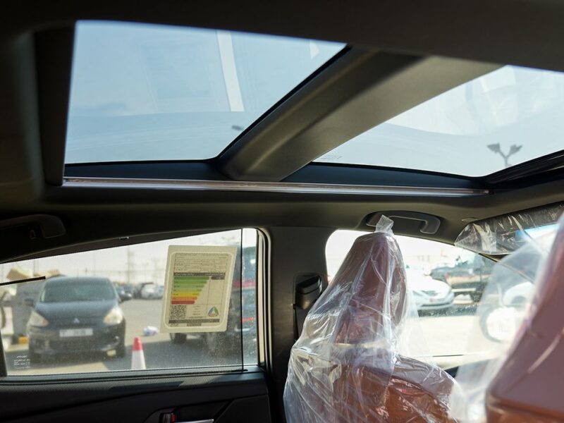 2025 Toyota Camry Hybrid 2.5 L 4 Cylinder Engine Sedan Grey Tan GCC