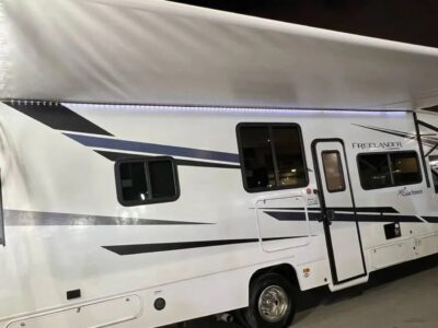 2024 Ford E 450 7.3 litre 8 Cylinders Engine Automatic White Black