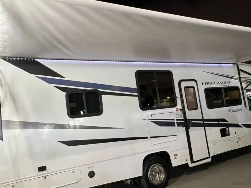 2024 Ford E 450 7.3 litre 8 Cylinders Engine Automatic White Black