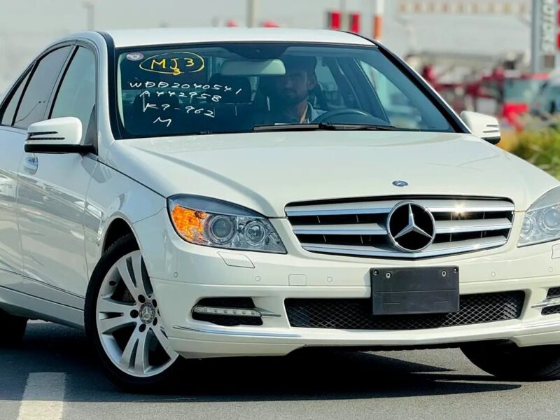 2010 Mercedes-Benz C-Class C300 6 Cylinder Engine White Black Clean Car