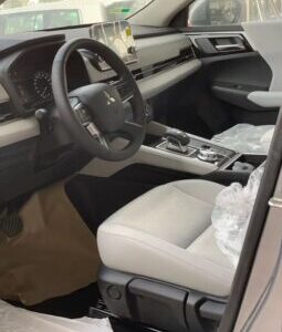 2024 Mitsubishi Outlander 2.5 litre 4 Cylinder Engine Silver Beige