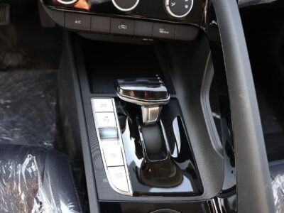 2025 Hyundai Elantra 4 Cylinder Engine Grey Black