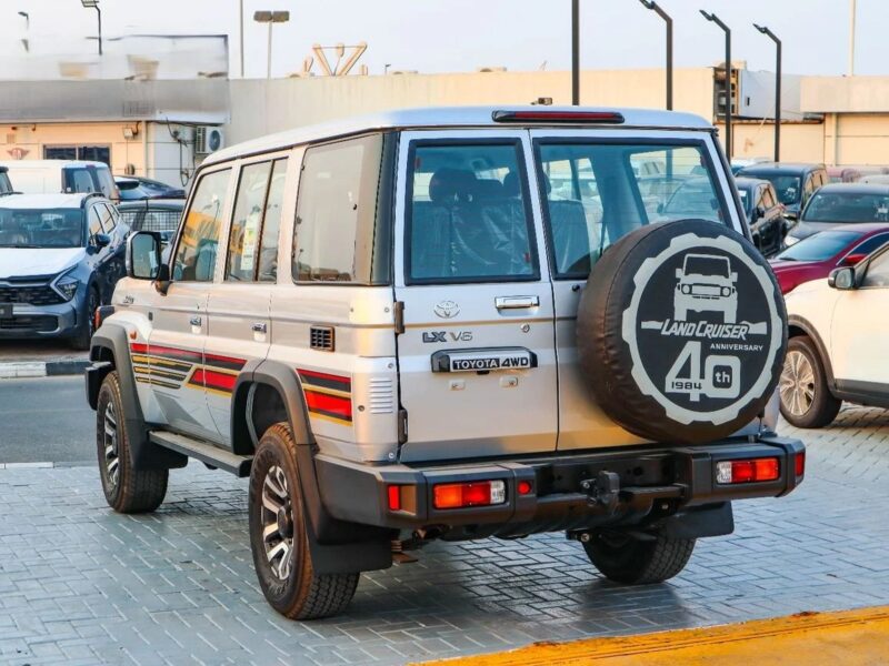 2025 Toyota Land Cruiser 70 DLX 4.0L -Door Hardtop Full Option Silver Tan