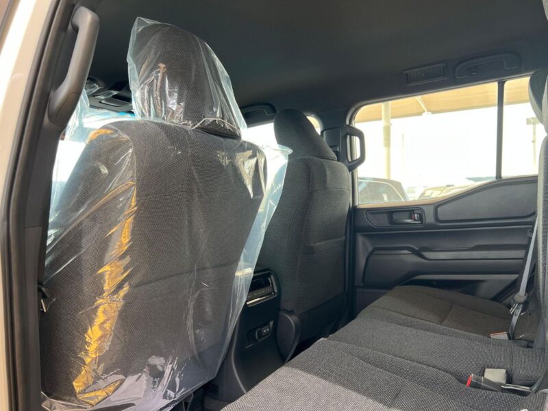 2024 Toyota Prado TOYOTA LAND CRUISER PRADO VX ENG 2.4L White Black