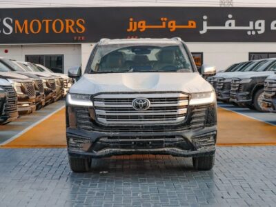 2025 Toyota Land Cruiser Toyota Land Cruiser 300 Series VXR 4.0L Black Beige