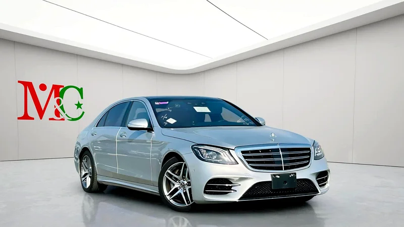 2018 Mercedes-Benz S-Class S 560 4MATIC 8 Cylinder Engine Silver Black